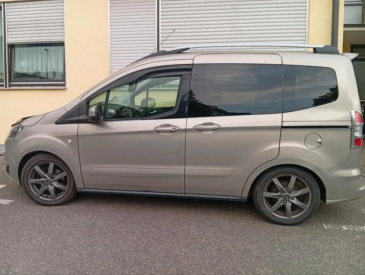 Gebraucht Ford Tourneo Courier 101 PS (74 kW) 2014 Gold Van / Kleinbus