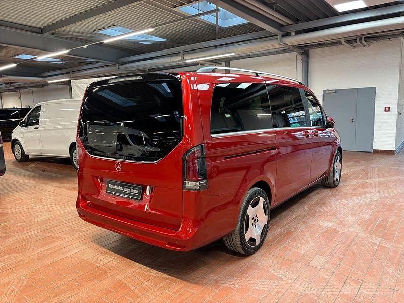 Gebraucht Mercedes V300 237 PS (174 kW) 2025 Rot Van / Kleinbus
