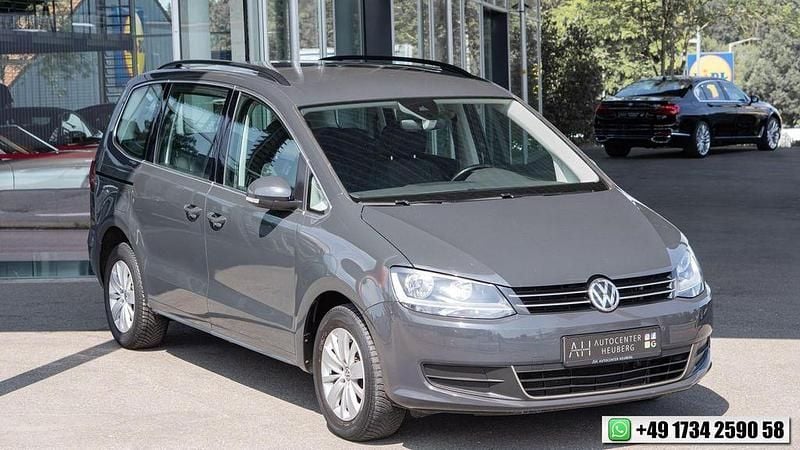 Grau Gebraucht 2019 VW Sharan Comfortline Van / Kleinbus | 20.490 € (Guter Preis) - Bild 1/4