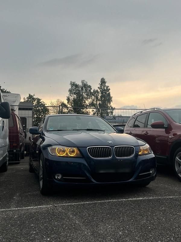 Gebraucht BMW 325 Exclusive 218 PS (160 kW) 2010 Blau Limousine