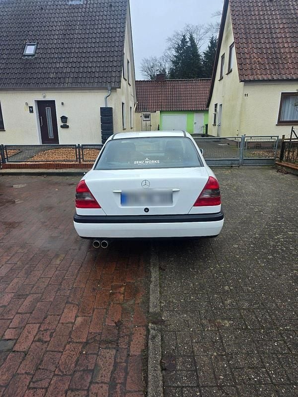 Weiß Gebraucht 1996 Mercedes C180 Limousine | 3.750 € (Fairer Preis) - Bild 1/4