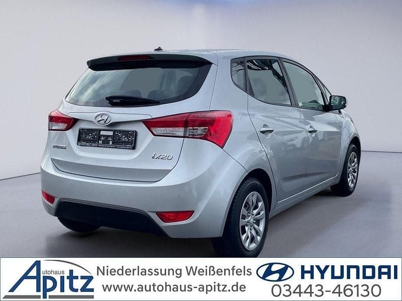 Gebraucht Hyundai ix20 125 PS (91 kW) 2017 Silber Kleinwagen
