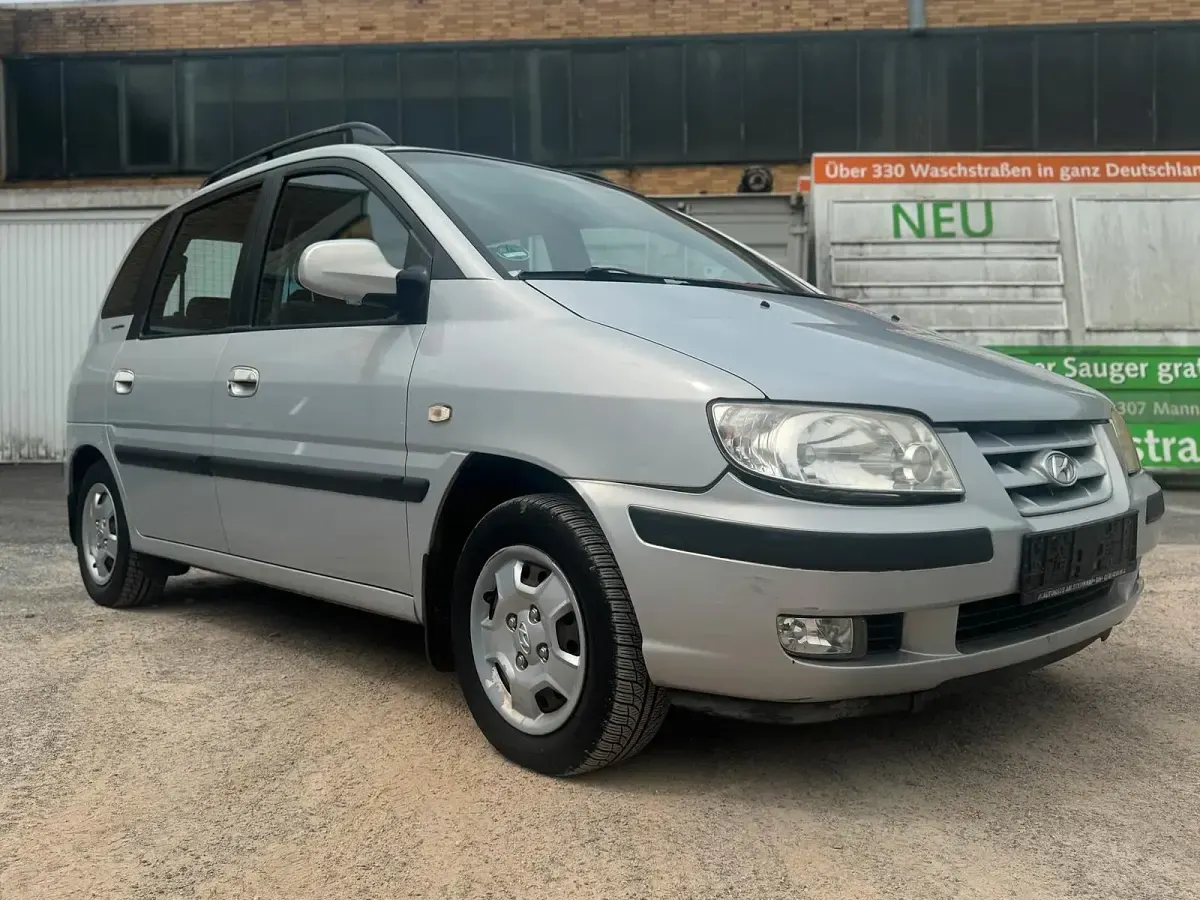 Gebraucht Hyundai Matrix 103 PS (75 kW) 2009 Silber Van / Kleinbus