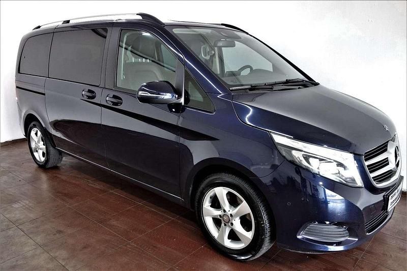 Cavansitblau Gebraucht 2018 Mercedes V220 Sport Van / Kleinbus | 29.999 € (Superpreis) - Bild 1/4