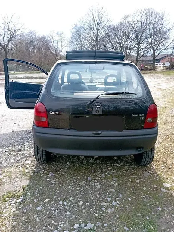 Usata Opel Corsa 45 CV (33 kW) 1995 Nero Utilitaria
