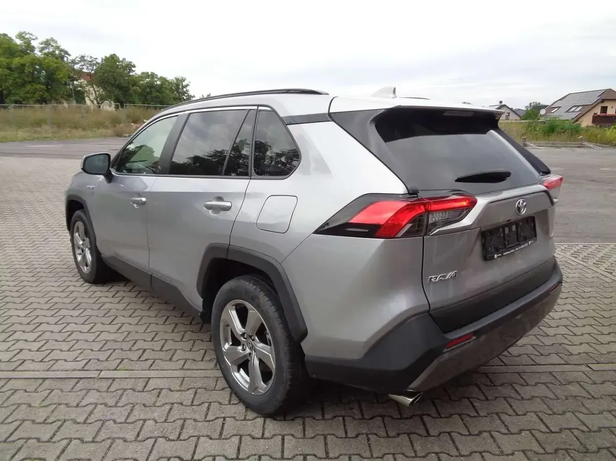 Gebraucht Toyota RAV4 Hybrid Team 178 PS (130 kW) 2021 Silver metallic SUV