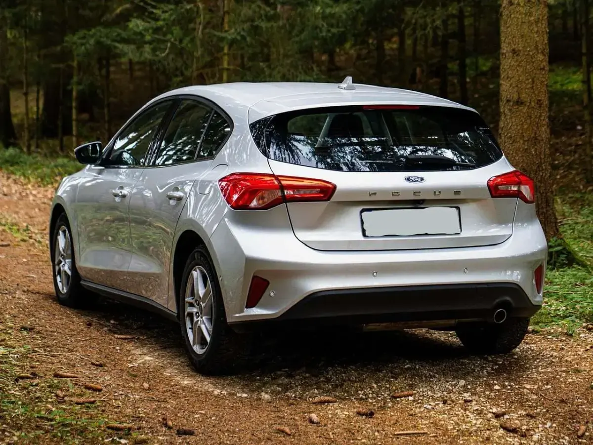 Gebraucht Ford Focus 120 PS (88 kW) 2021 Polarsilber metallic Kleinwagen