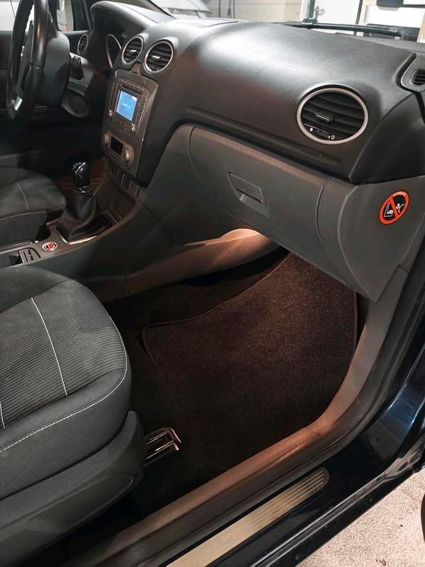 Gebraucht Ford Focus Titanium 116 PS (85 kW) 2011 Blau Kombi