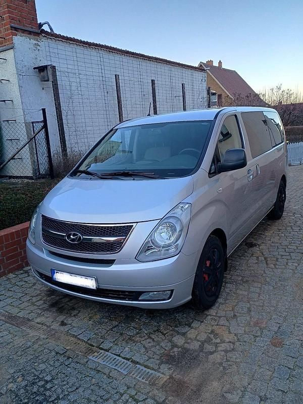 Gebraucht Hyundai H-1 111 PS (81 kW) 2011 Grau Van / Kleinbus