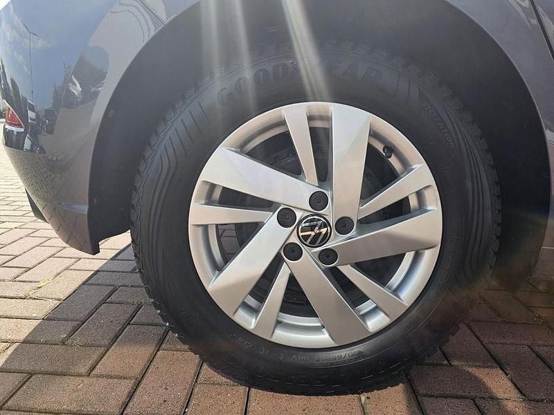 Gebraucht VW Polo Style 95 PS (69 kW) 2024 Grau Limousine