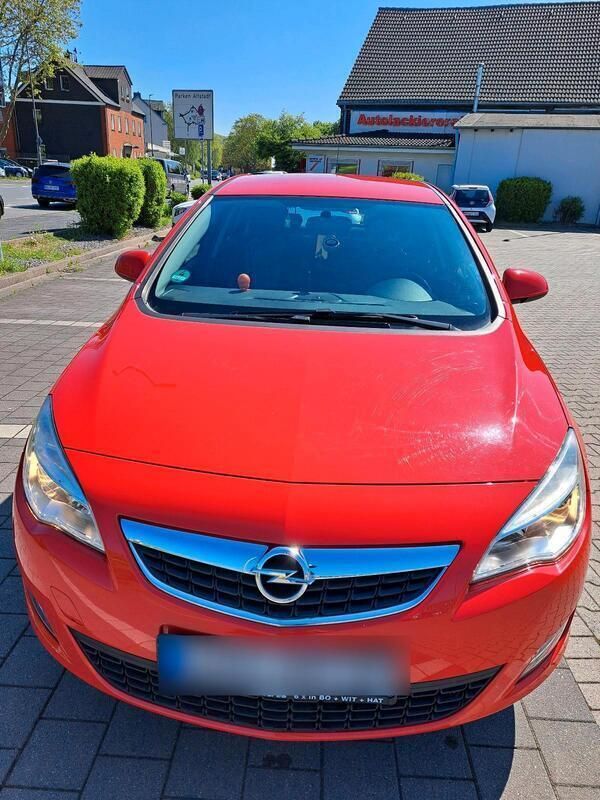 Rot Gebraucht 2011 Opel Astra Design Edition Kombi | 4.100 € (Fairer Preis) - Bild 1/4