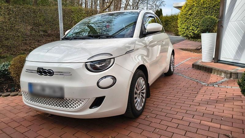 Gebraucht Fiat 500e Action 69 kW (95 PS) 2022 Weiß Kleinwagen