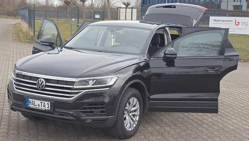 Schwarz Gebraucht 2020 VW Touareg SUV | 28.990 € (Superpreis) - Bild 1/4
