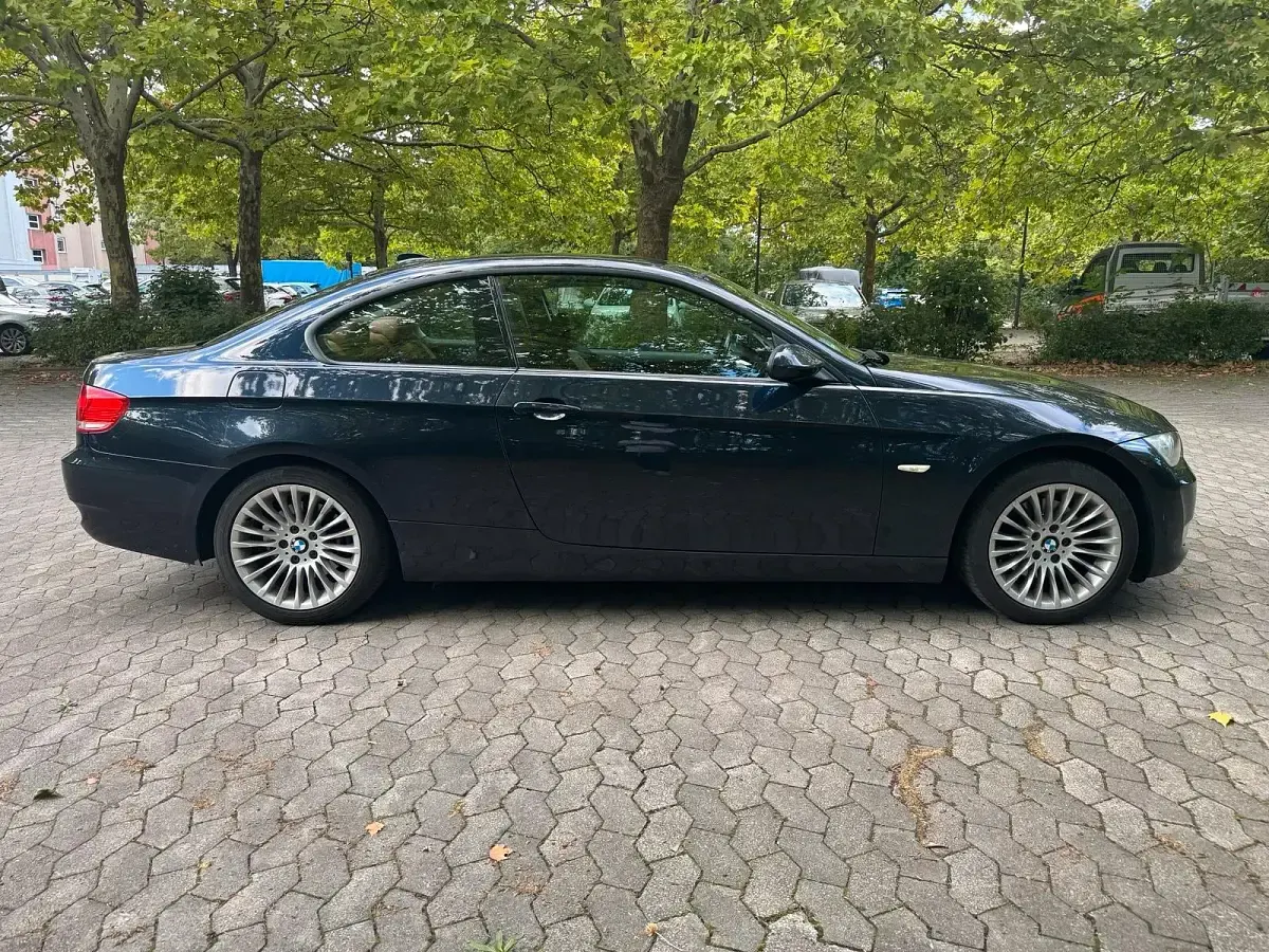 Gebraucht BMW 320 177 PS (130 kW) 2008 Blau Coupé