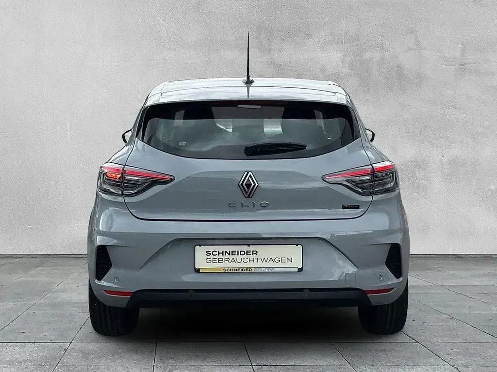 Gebraucht Renault Clio V Evolution 144 PS (105 kW) 2026 Grau Limousine