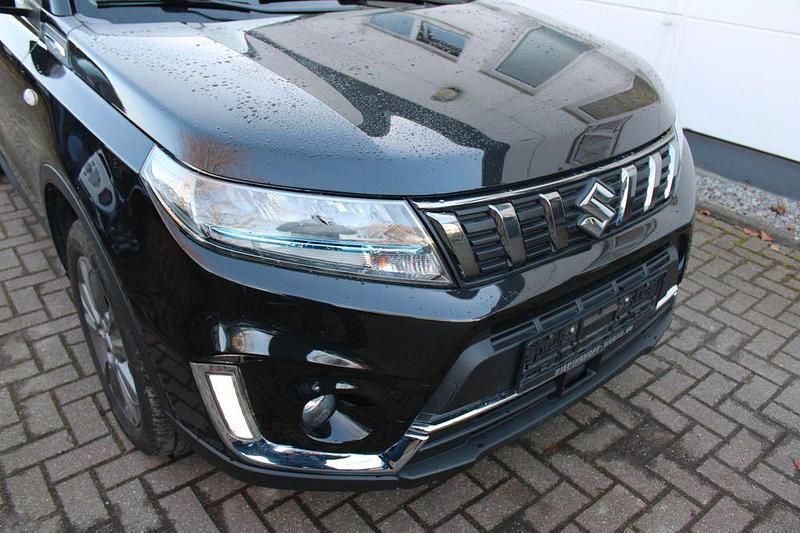 Gebraucht Suzuki Vitara Comfort 129 PS (94 kW) 2023 Schwarz SUV