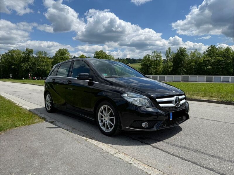 Schwarz Gebraucht 2014 Mercedes B180 Van / Kleinbus | 7.500 € (Superpreis) - Bild 1/4