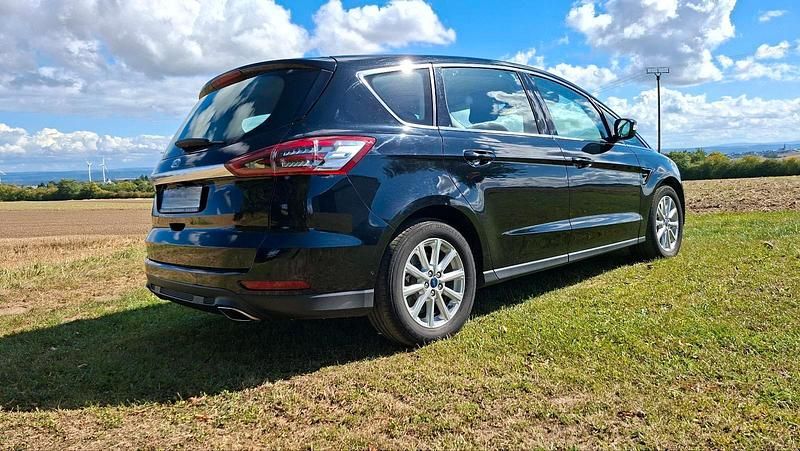 Schwarz Gebraucht 2016 Ford S-MAX Titanium Van / Kleinbus | 14.900 € (Etwas zu teuer) - Bild 1/4