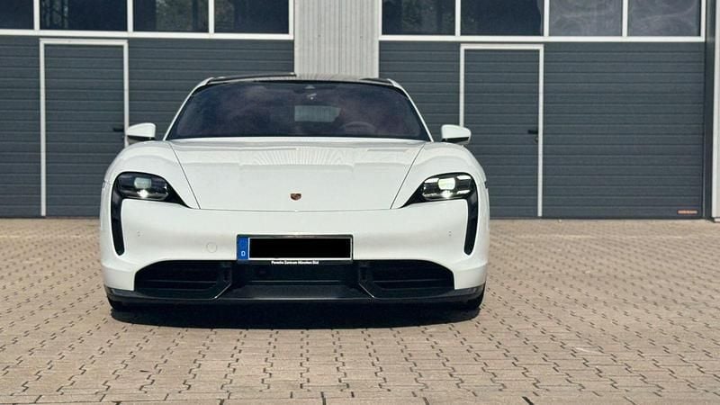 Weiß Gebraucht 2021 Porsche Taycan Turbo S Limousine | 84.000 € (Guter Preis) - Bild 1/4