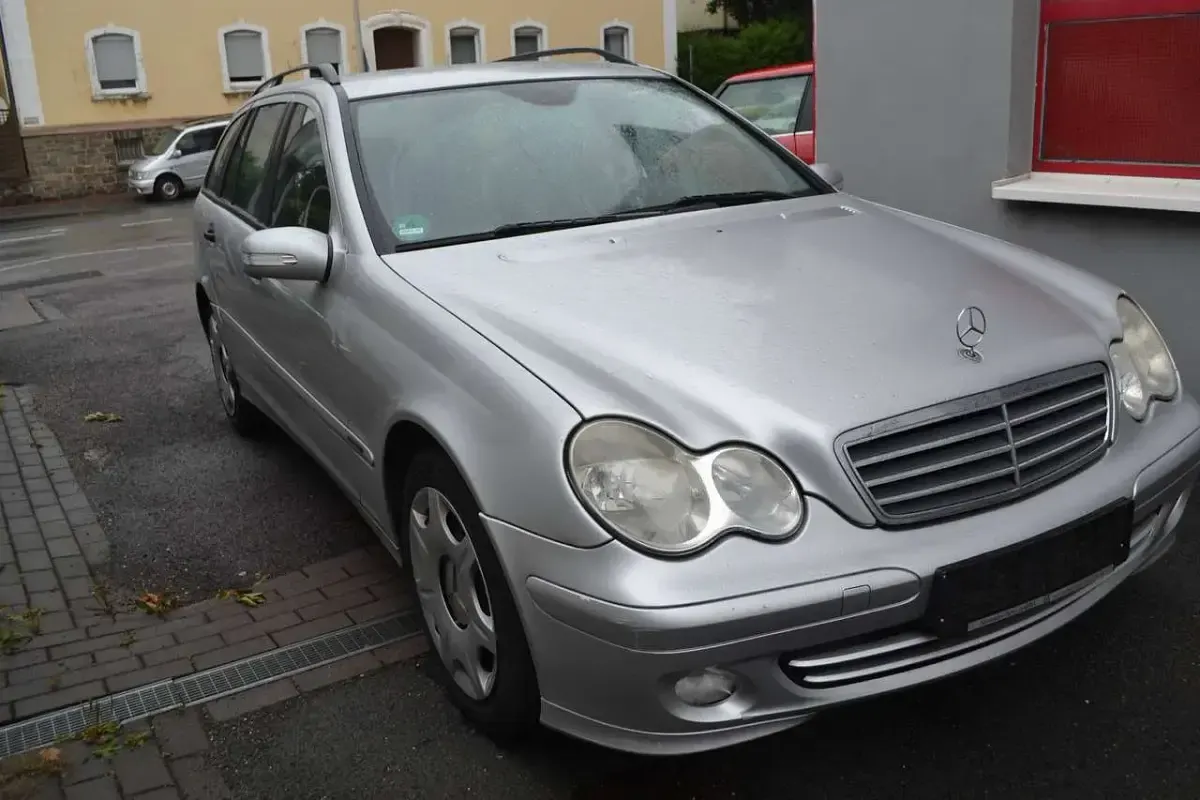 Gebraucht Mercedes C180 143 PS (105 kW) 2004 Brillantsilber  metalliclack Kombi