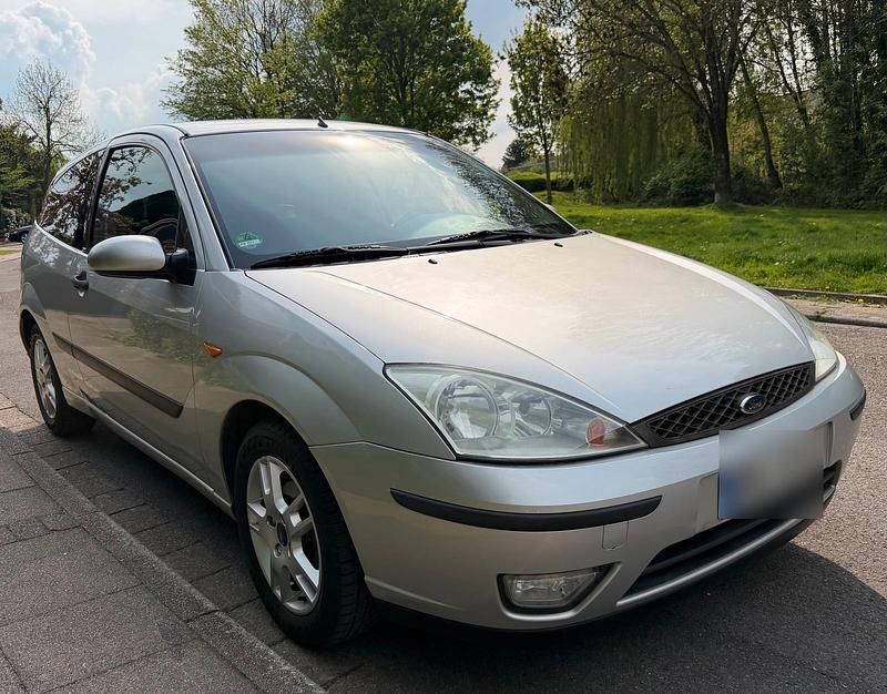 Usata Ford Focus 101 CV (74 kW) 2004 Argento Utilitaria