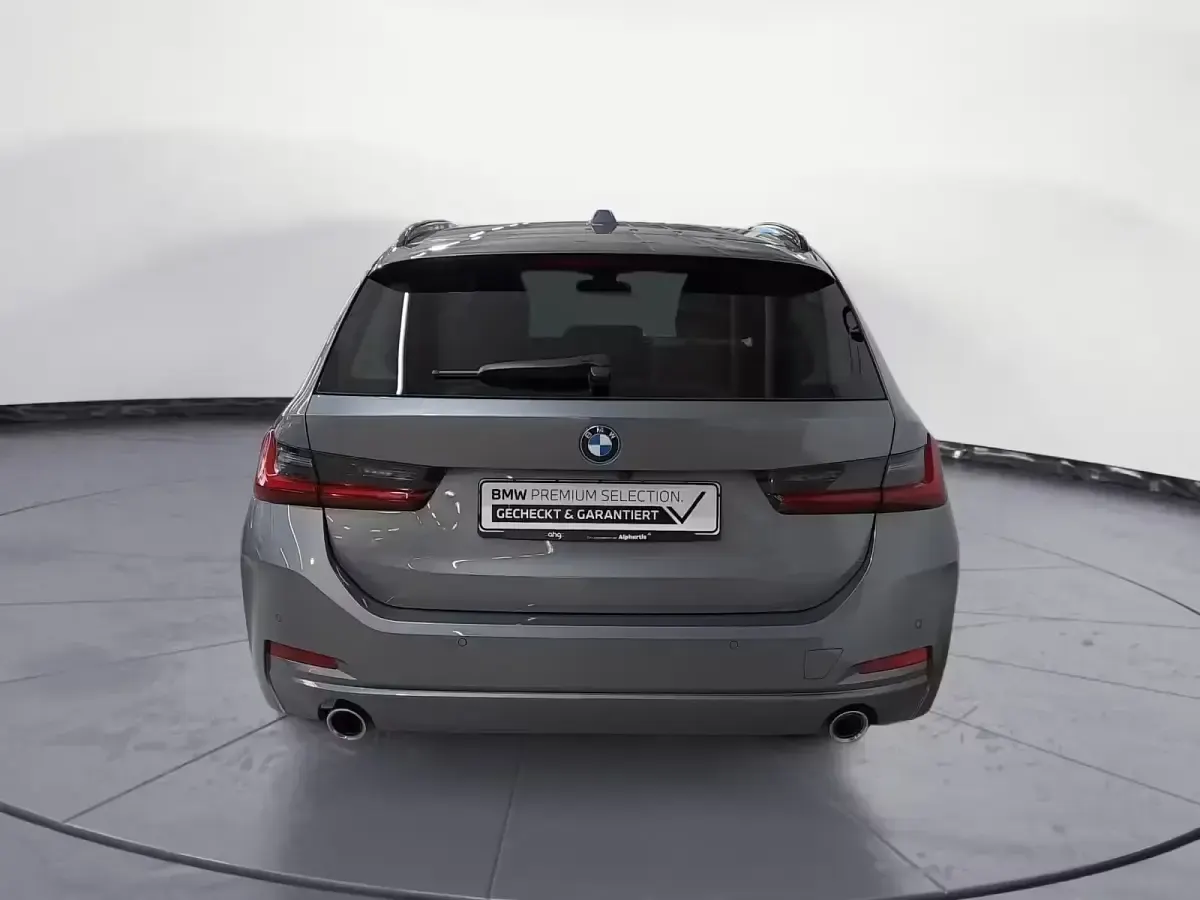 Gebraucht BMW 318 Comfort Edition 156 PS (114 kW) 2025 Grau Kombi