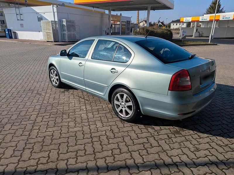 Gebraucht Skoda Octavia 102 PS (75 kW) 2010 Grün Limousine