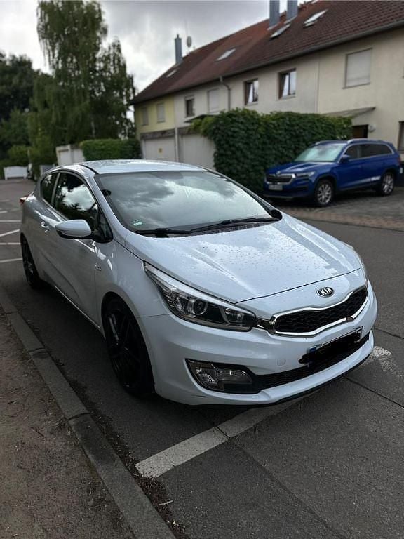 Weiß Gebraucht 2013 Kia ProCeed Edition 7 Kleinwagen | 5.500 € (Guter Preis) - Bild 1/4