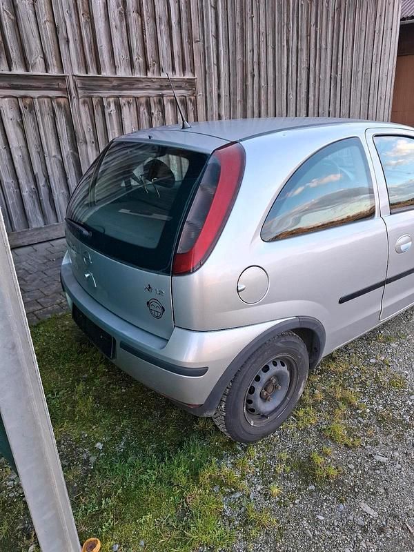Silber Gebraucht 2004 Opel Corsa Kleinwagen | 1.300 € (Fairer Preis) - Bild 1/4