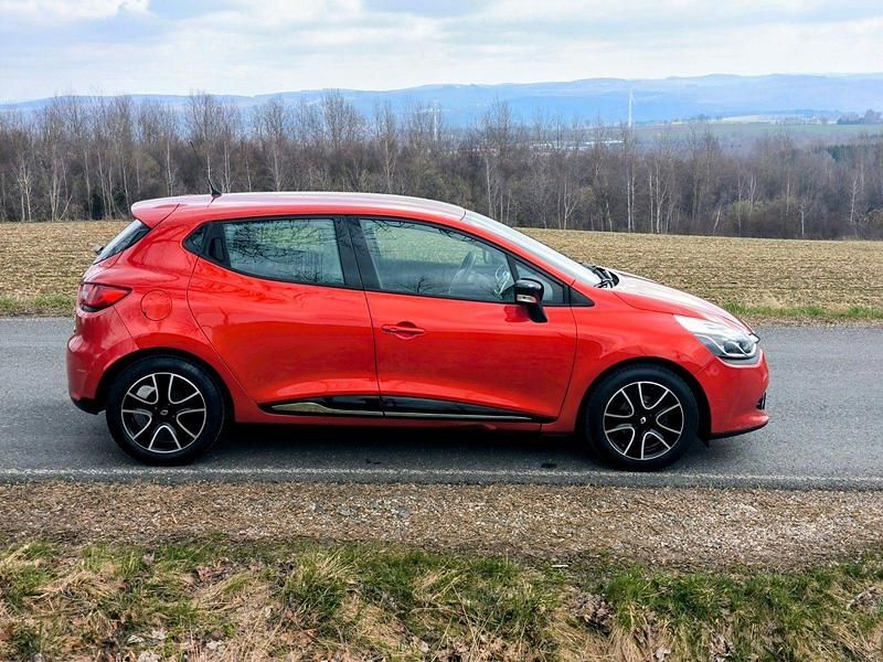 Gebraucht Renault Clio IV Dynamique 90 PS (66 kW) 2015 Rot Kleinwagen