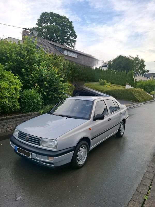 Silber Gebraucht 1992 VW Vento Limousine | 4.000 € - Bild 1/4