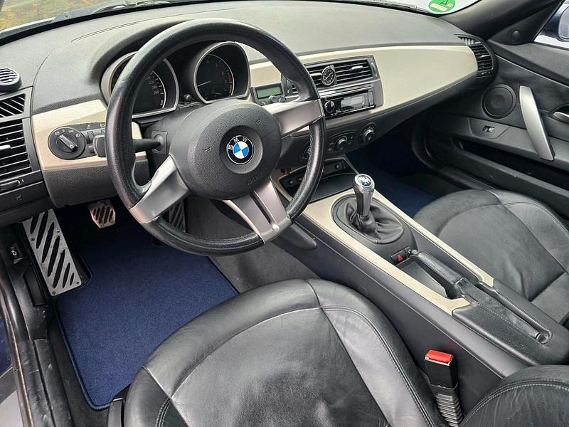 Gebraucht BMW Z4 150 PS (110 kW) 2005 Blau Cabrio