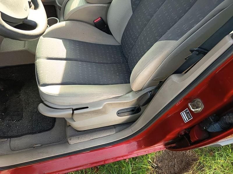 Rot Gebraucht 2005 Renault Scénic II Van / Kleinbus | 2.500 € (Fairer Preis) - Bild 1/4