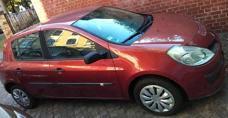 Rot Gebraucht 2006 Renault Clio II Kleinwagen | 3.000 € - Bild 1/3