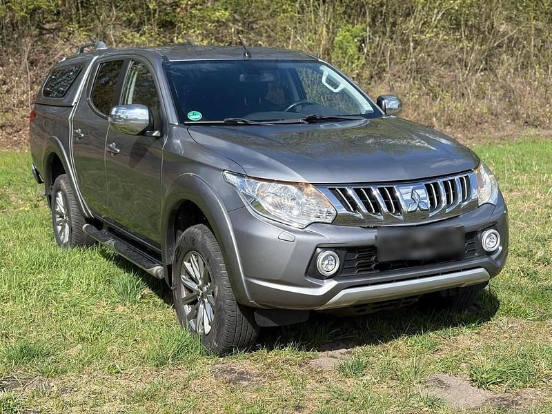 Gebraucht Mitsubishi L200 181 PS (133 kW) 2016 Grau Pickup