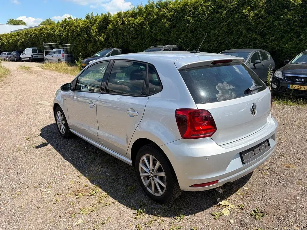 Gebraucht VW Polo LOUNGE 90 PS (66 kW) 2015 Silber Limousine