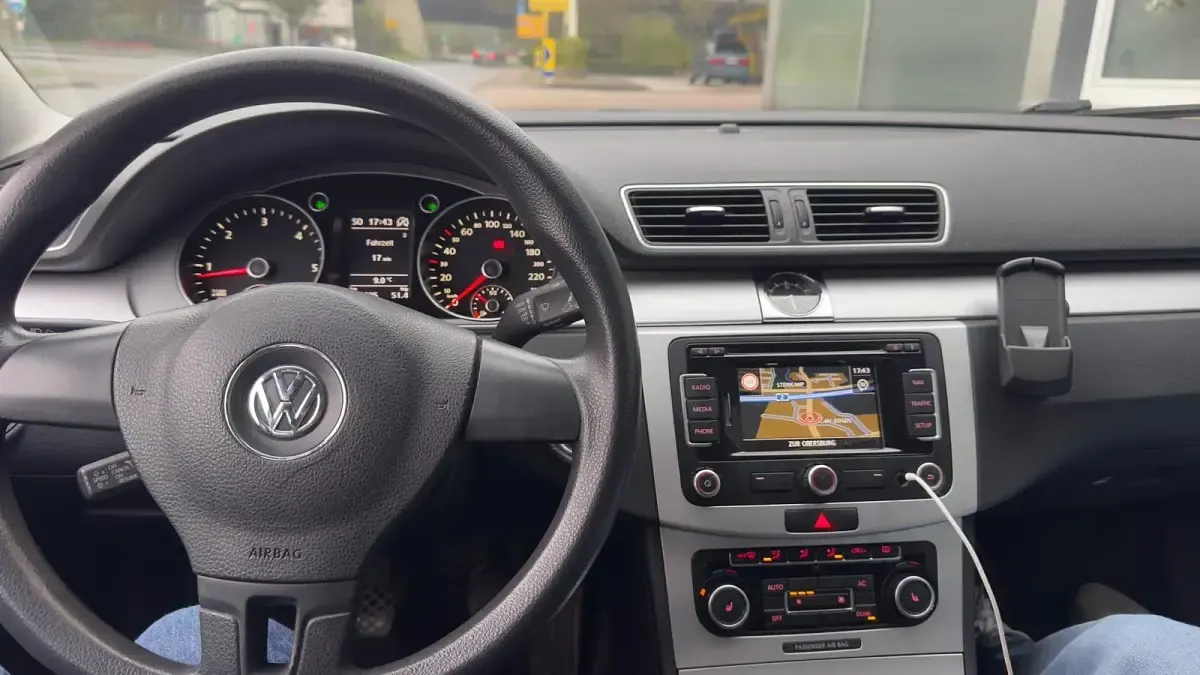 Gebraucht VW Passat 105 PS (77 kW) 2011 Gold Kombi