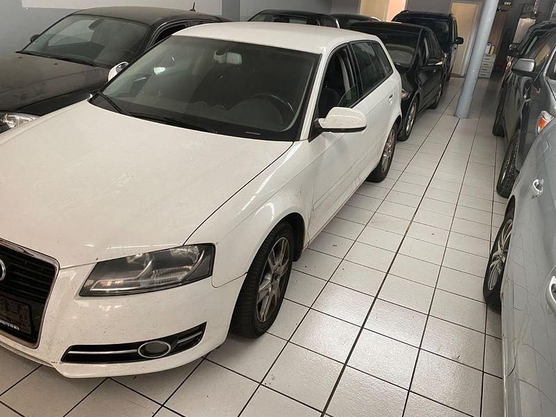 Gebraucht Audi A3 Attraction 105 PS (77 kW) 2011 Weiß Kleinwagen