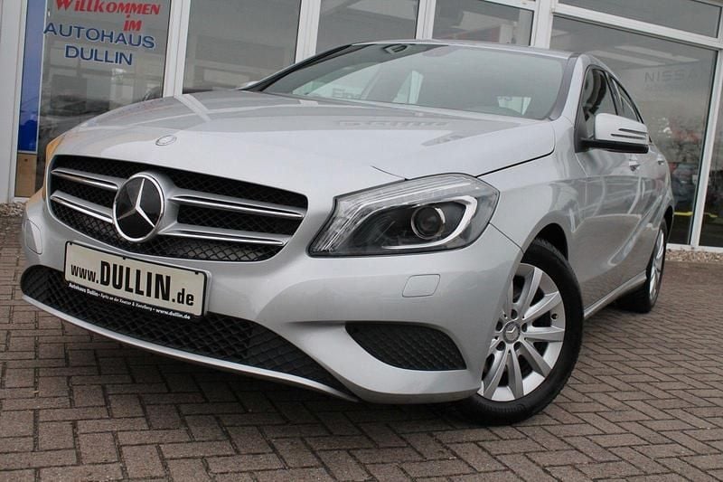 Gebraucht Mercedes A180 122 PS (89 kW) 2014 Silber Kleinwagen