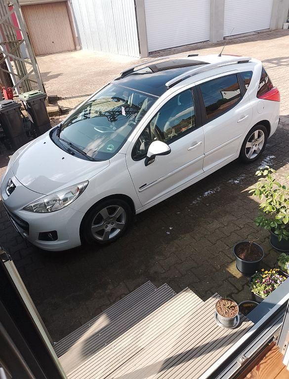 Gebraucht Peugeot 207 92 PS (67 kW) 2013 Weiß Kombi