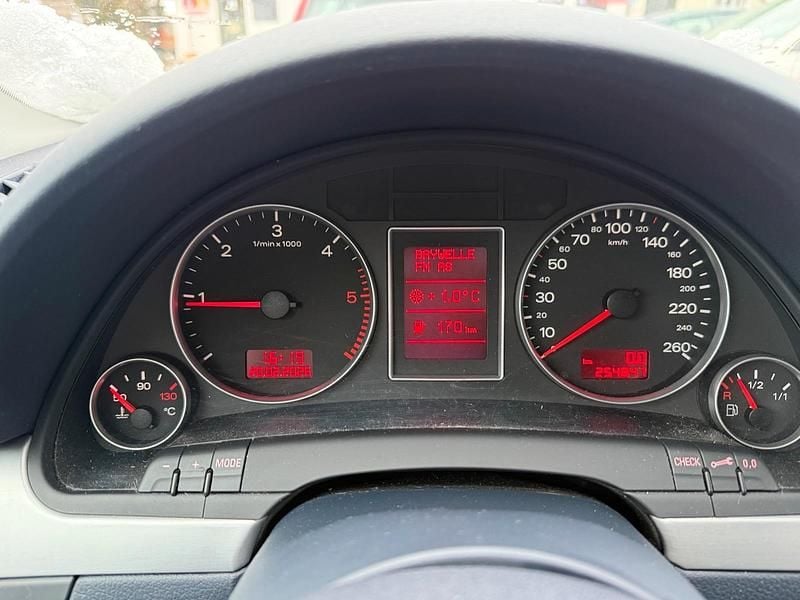 Gebraucht Audi A4 Business 140 PS (102 kW) 2007 Mauritiusblau perleffekt Kombi