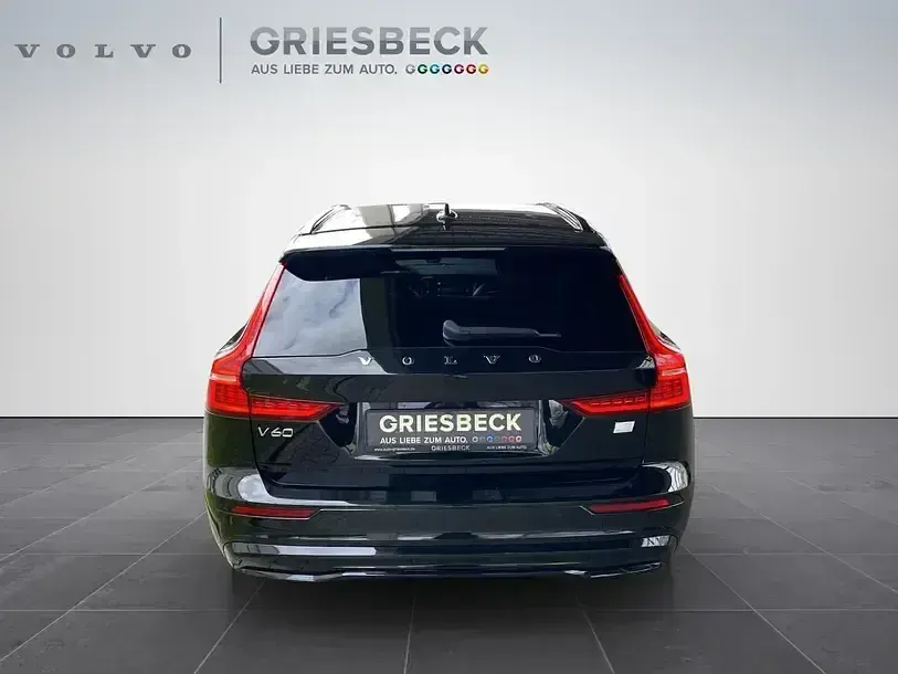 Gebraucht Volvo V60 Plus 455 PS (334 kW) 2022 Onyx black / metallic Kombi