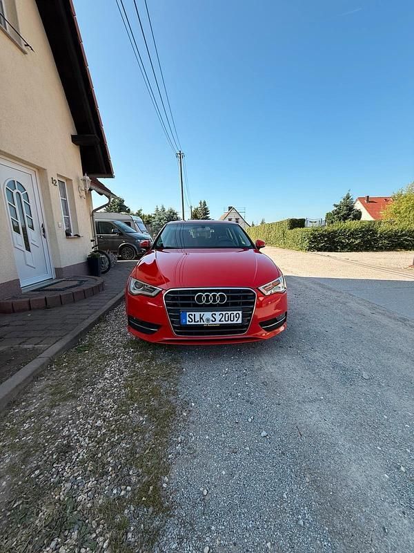 Rot Gebraucht 2013 Audi A3 S-Line Limousine | 14.600 € (Teuer) - Bild 1/4