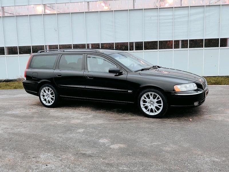 Schwarz Gebraucht 2005 Volvo V70 Summum Kombi | 9.850 € (Fairer Preis) - Bild 1/4