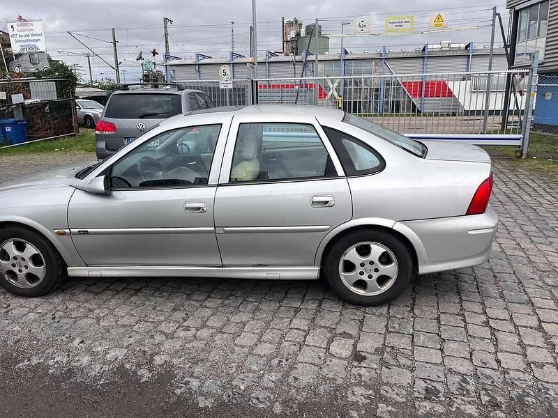 Gebraucht Opel Vectra Sport 170 PS (125 kW) 1999 Silber Limousine