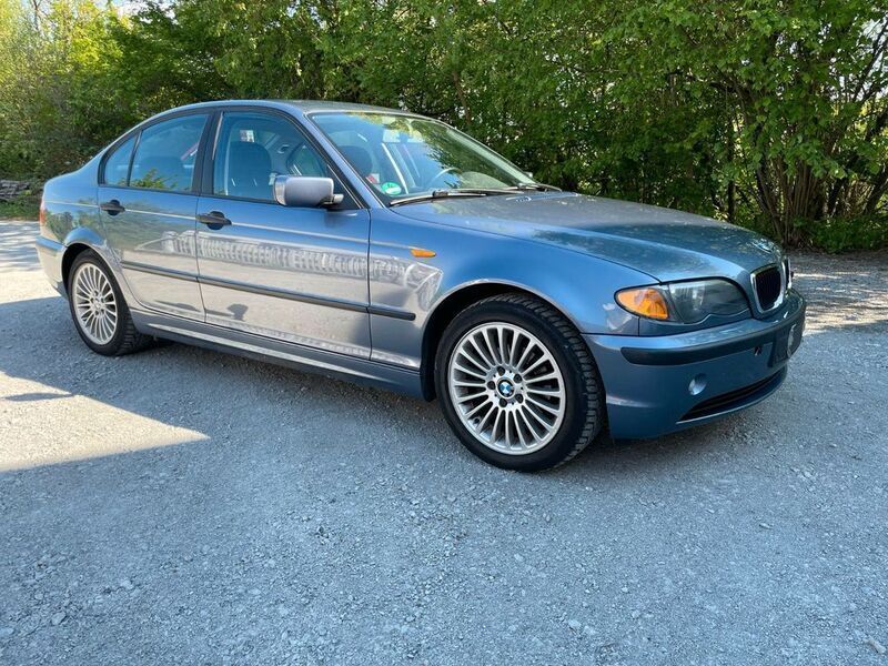 Blau Gebraucht 2002 BMW 318 Limousine | 2.950 € (Fairer Preis) - Bild 1/4