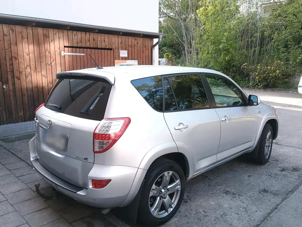 Gebraucht Toyota RAV4 177 PS (130 kW) 2009 Silber SUV