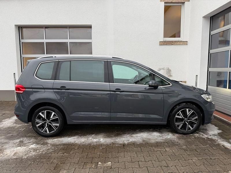 Gebraucht VW Touran Highline 150 PS (110 kW) 2021 Grau Van / Kleinbus