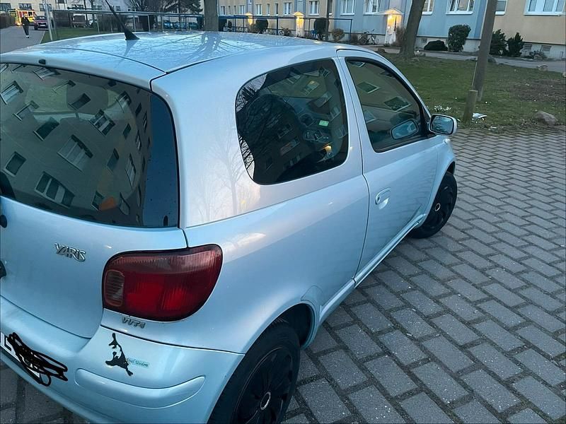 Gebraucht Toyota Yaris 65 PS (47 kW) 2004 Blau Kleinwagen