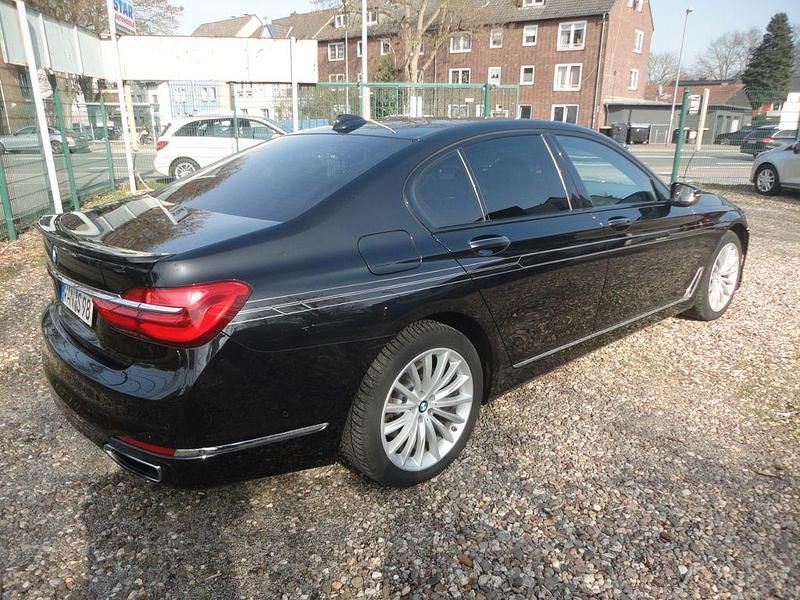Gebraucht BMW 740 Performance 320 PS (235 kW) 2017 Schwarz Limousine